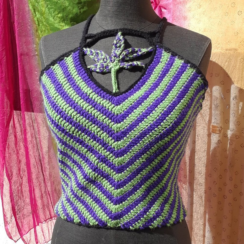 HANDMADE CROP TOP W/ LEAF DESIGN